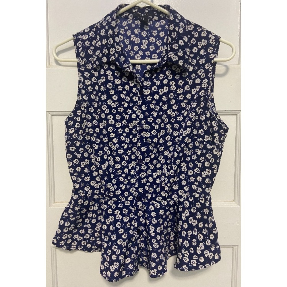 Forever21 Floral Sleeveless collard button up blouse